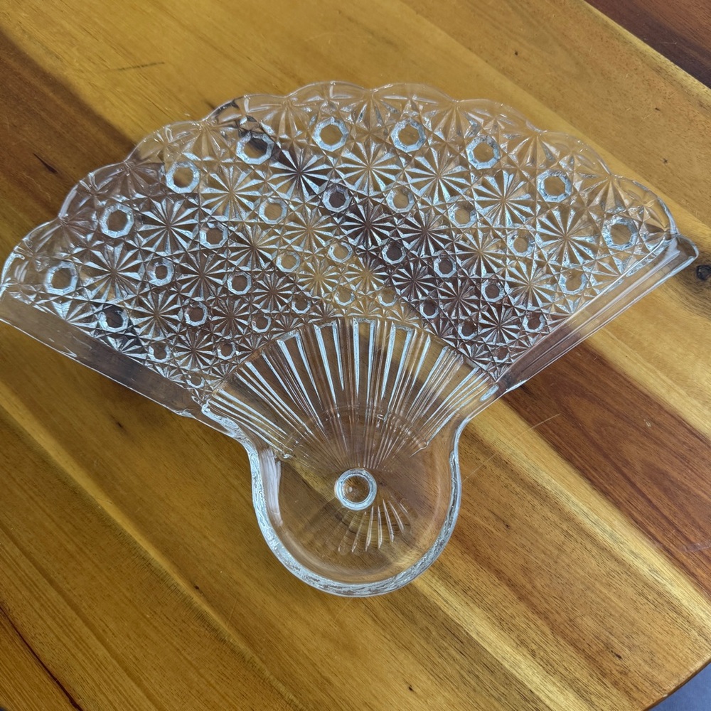 Anchor Hocking Daisy & button textured clear glass fan
